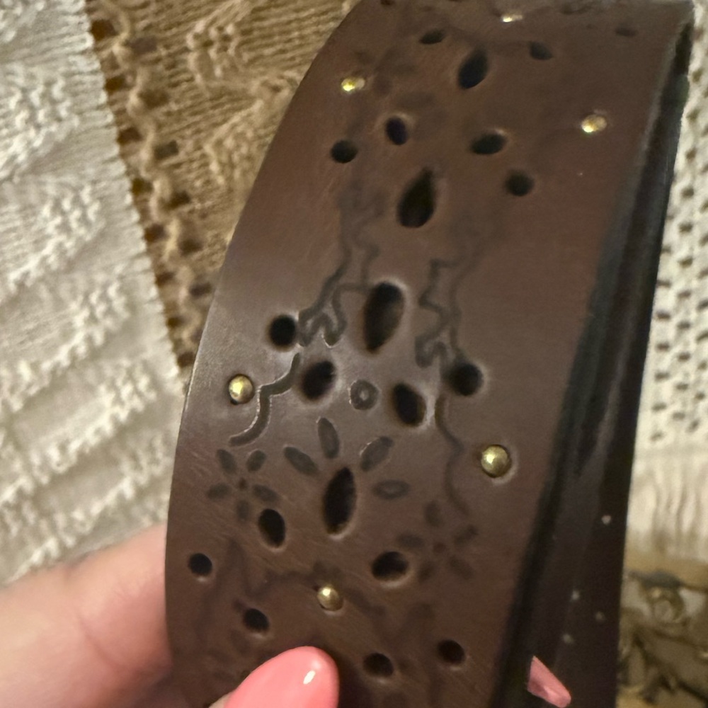 Vintage Y2K Brown Leather Perforated Belt with Brass Buckle - Picture 2 of 2